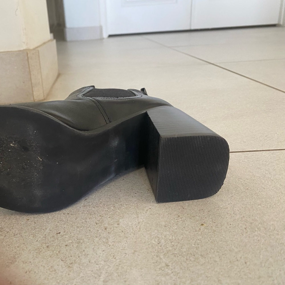 black boots Size 7 M brand BP